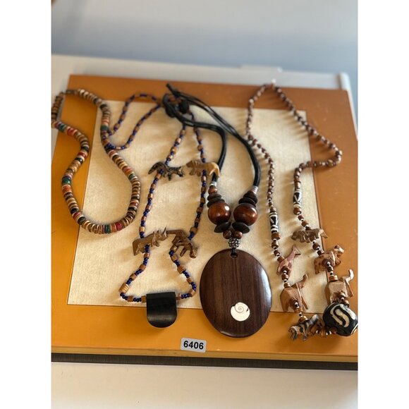 Lot Of Handmade Wooden & Beaded Animal-Themed Necklaces With Unique Pendant Acce - Picture 6 of 16
